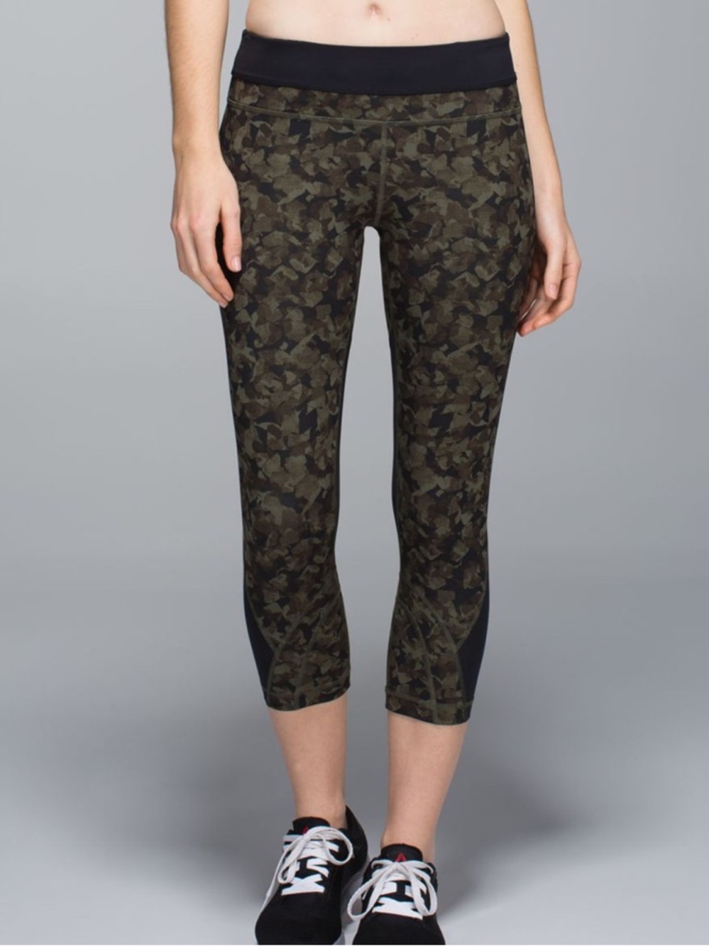 Lululemon crop leggings black green Run Inspire Crop mesh Athletic 6